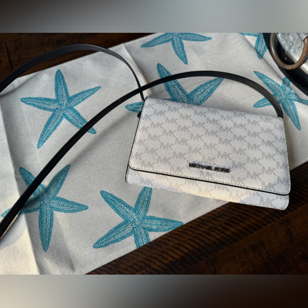 Michael Kors Jet Set Travel crossbody bag, EUC, bright white/navy